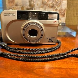 Minolta Riva Zoom 90